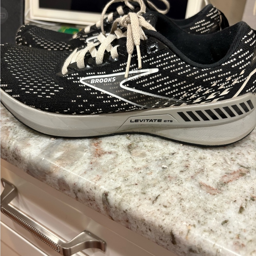 Womens Brooks 5 levitate Black and White Running Shoes